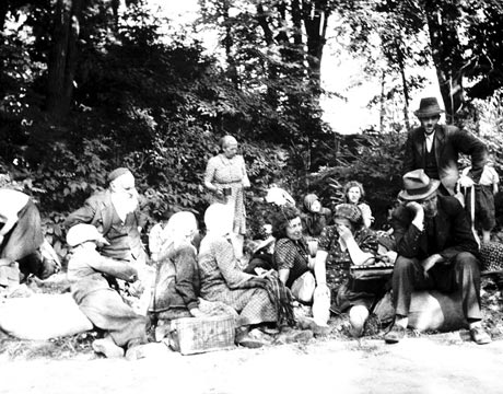 Hontalan zsidók 1941 nyarán (Forrás: Magyar Nemzeti Múzeum Történeti Fényképtára)