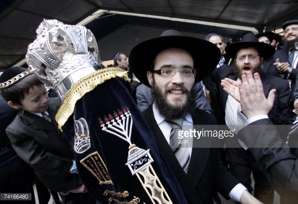 Rabbi Shmuel Kot az új tallinni zsinagóga avatásán
