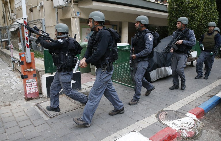 Members of the Israeli security forces patrol the area following an attack by an unidentified gunman, who opened fire at a pub in the Israeli city  of Tel Aviv killing two people and wounding five others on January 1, 2016, police and medical officials said. An eyewitness told Channel 1 television the assailant used an automatic weapon against people at a pub. AFP PHOTO / JACK GUEZ / AFP / JACK GUEZ