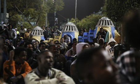 Illegális eritreai bevándorlók Tel-Avivban