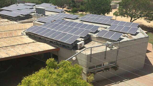  A Nicánéj Eskol iskola működésbe helyezett napelemei 