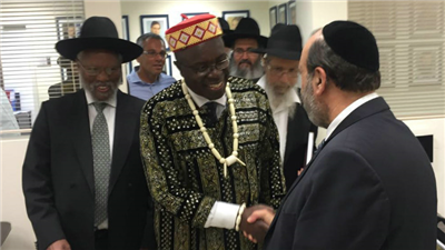 A togói király találkozik Dávid Ázuláj, vallási ügyekért felelős miniszterrel