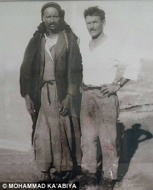 Rásid ál-Káábi (balra) és Alexander Zaid