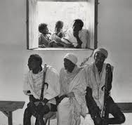 Zsidók keresnek menedéket egy zsinagógában az 1985-ös etiópiai polgárháború során 