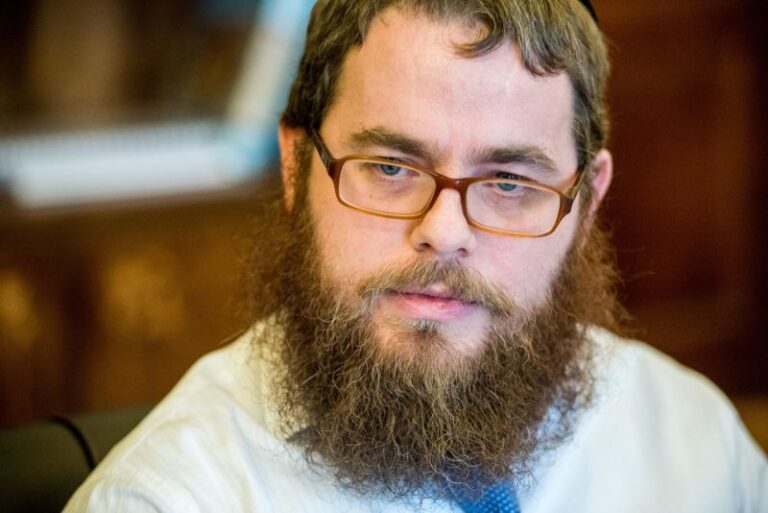 „Mindenki oda szeret járni, ahol szükség van a jelenlétére”- Interjú Köves Slomó rabbival