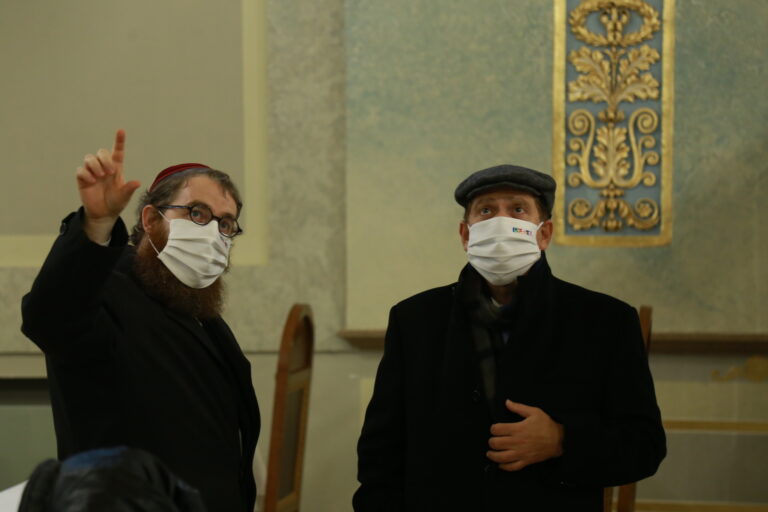 Több száz maszk érkezett a CEDEK EMIH Izraelita Szeretetszolgálathoz