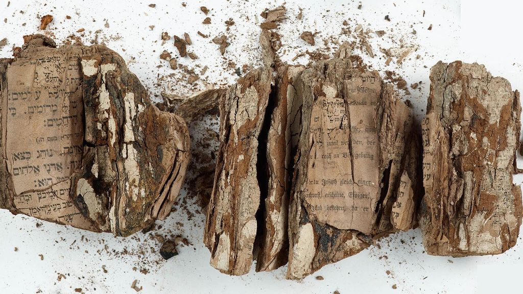 A holokauszt idején elrejtett imakönyvekre leltek