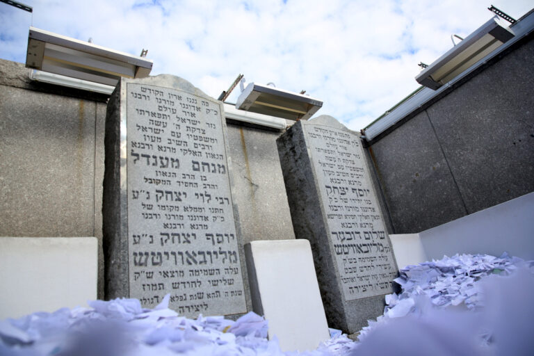 50 ezren látogattak el az Ohelhez a Rebbe halálának évfordulóján