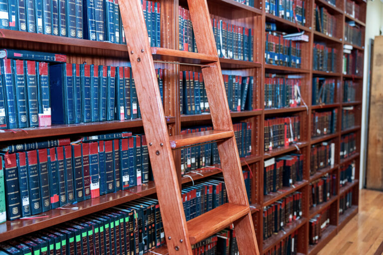 Jeruzsálemben indított pert a Schneerson-könyvtár tulajdonjogáért a Chábád