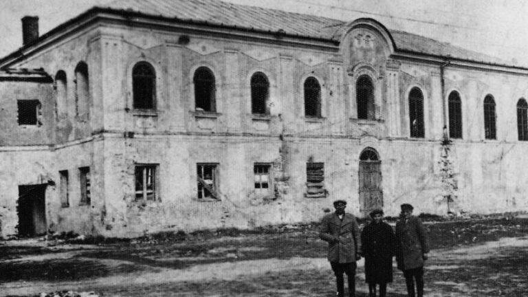 60 zsidó sírkövet találtak a Gestapo főhadiszállásánál