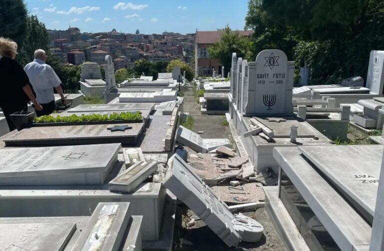 Hatszáz éves zsidó temetőt rongáltak meg Törökországban