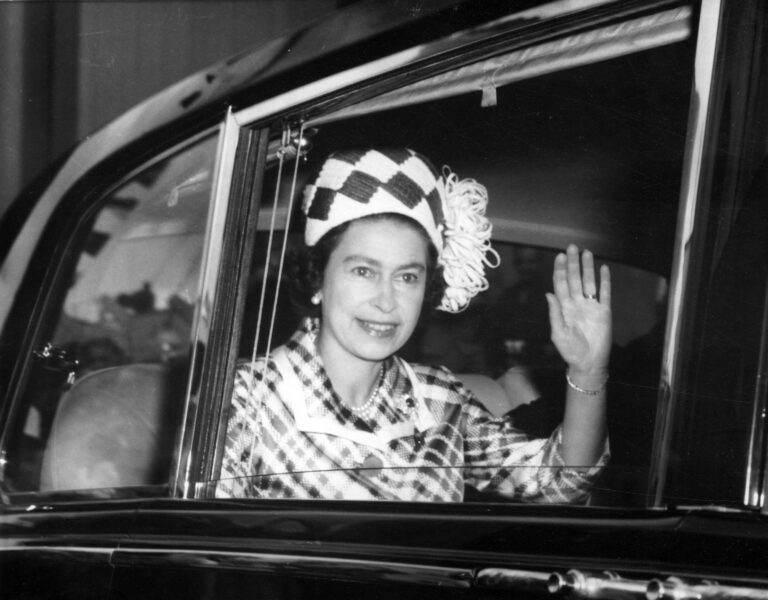 Kérdéseket vetett fel a vallásos világban Erzsébet királynő halála