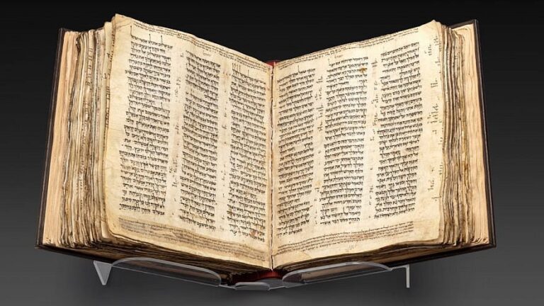 Akár 18 milliárd forintért is elkelhet az ezeréves héber Biblia