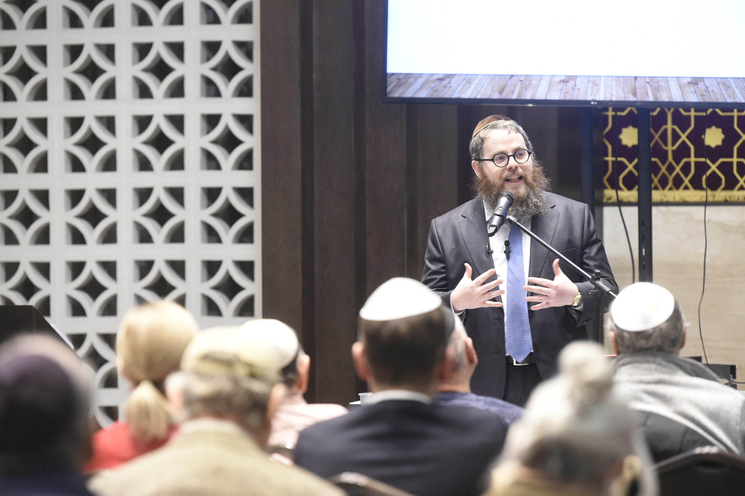 Köves Slomó rabbi közös nevetésre hívta a közösség tagjait – Zsido.com
