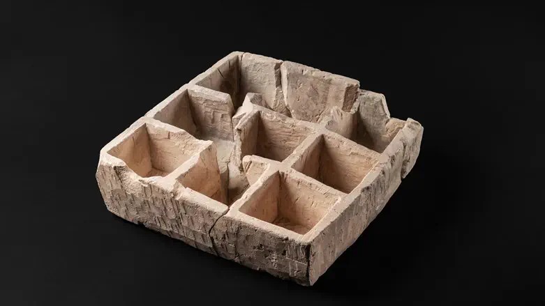 Kétezer éves dobozt mutattak be Jeruzsálemben